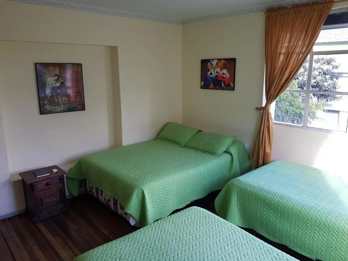 Petite Maison Quito 2*,
