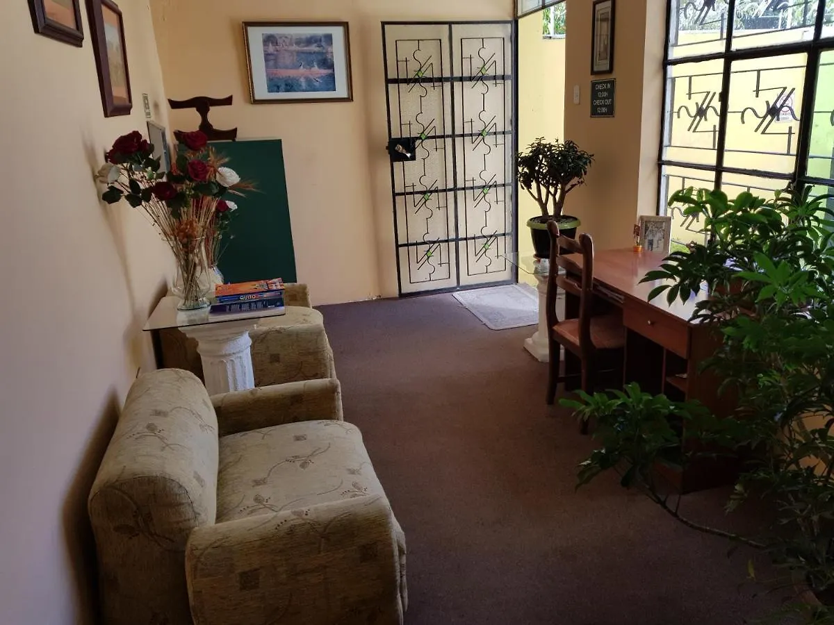 Petite Maison Quito 2*,